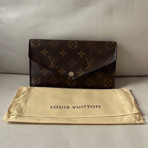Louis Vuitton wallet with separate card holder, coin pouch, and dust bag. - Picture 3 of 7